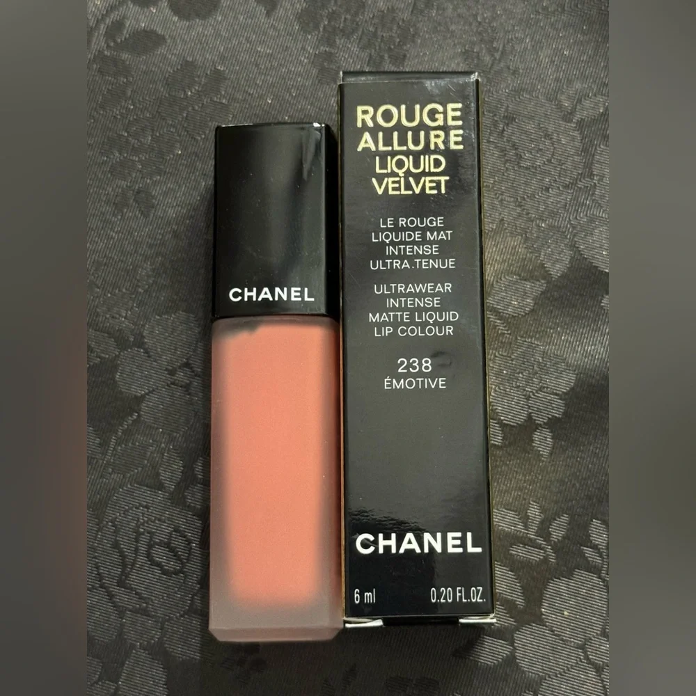 CHANEL Rouge Allure Ultrawear Matte Liquid Lipstick in Shade 238 Emotive
